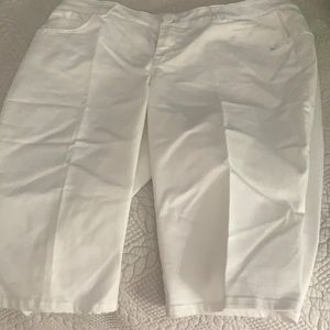 Democracy new white long shorts- 18w
